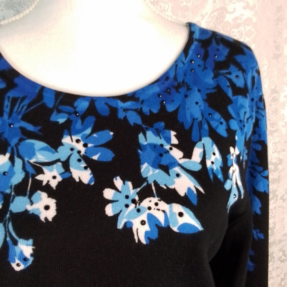 Alfred Dunner black with white and blue flowers 3/4 sleeves top L - Picture 3 of 7